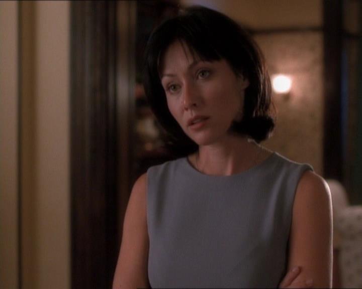 Charmed-Online_dot_net-1x01SomethingWiccaThisWayComes0469.jpg