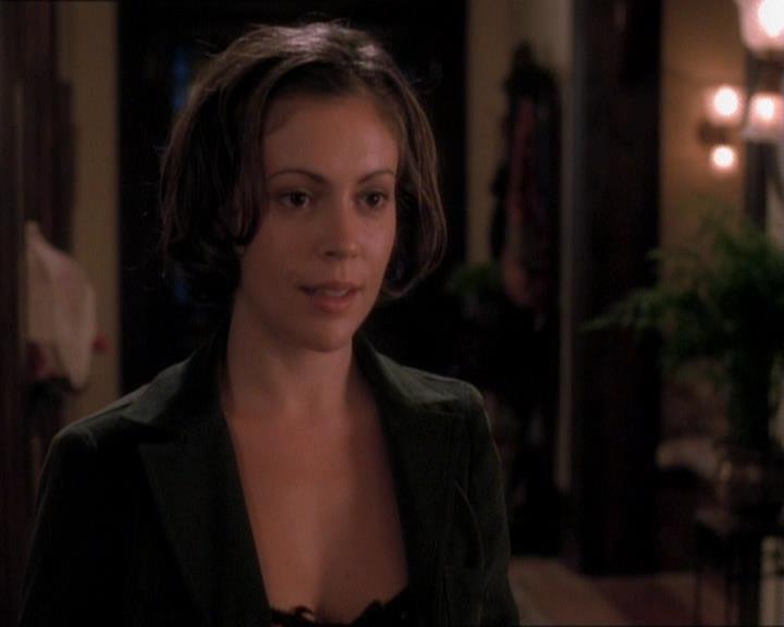 Charmed-Online_dot_net-1x01SomethingWiccaThisWayComes0476.jpg Charmed-Online_dot_net-1x01SomethingWiccaThisWayComes0476.jpg