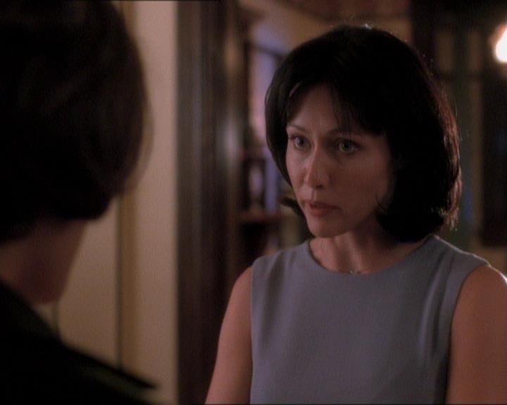 Charmed-Online_dot_net-1x01SomethingWiccaThisWayComes0484.jpg Charmed-Online_dot_net-1x01SomethingWiccaThisWayComes0484.jpg