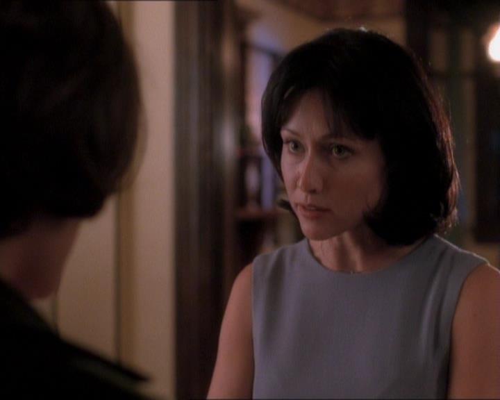 Charmed-Online_dot_net-1x01SomethingWiccaThisWayComes0485.jpg Charmed-Online_dot_net-1x01SomethingWiccaThisWayComes0485.jpg