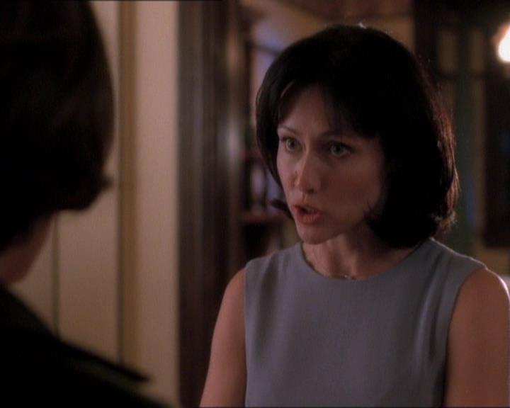 Charmed-Online_dot_net-1x01SomethingWiccaThisWayComes0486.jpg Charmed-Online_dot_net-1x01SomethingWiccaThisWayComes0486.jpg