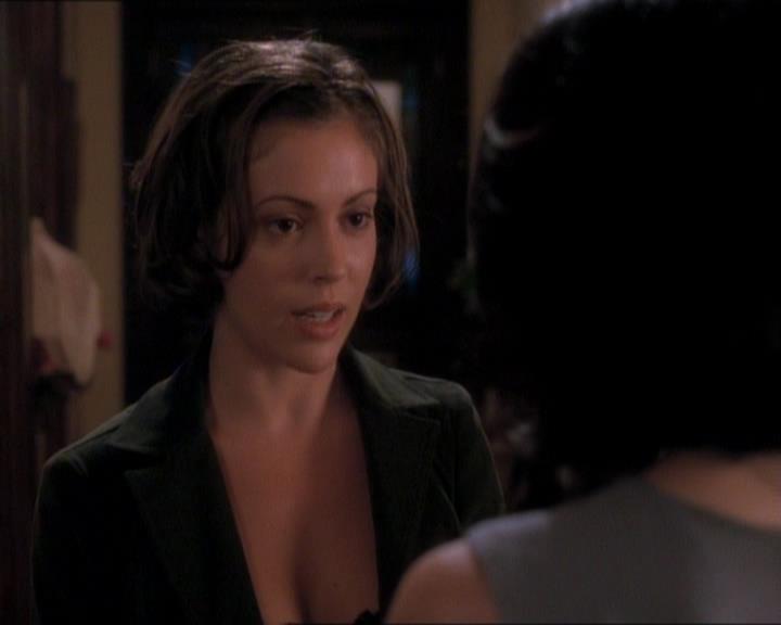 Charmed-Online_dot_net-1x01SomethingWiccaThisWayComes0488.jpg Charmed-Online_dot_net-1x01SomethingWiccaThisWayComes0488.jpg