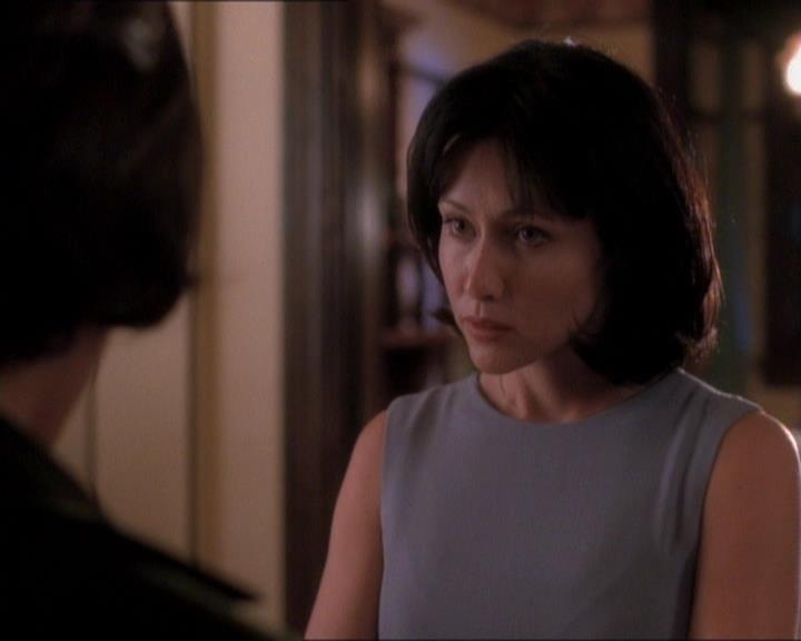 Charmed-Online_dot_net-1x01SomethingWiccaThisWayComes0491.jpg Charmed-Online_dot_net-1x01SomethingWiccaThisWayComes0491.jpg