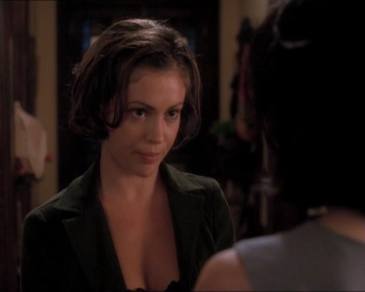 Charmed-Online_dot_net-1x01SomethingWiccaThisWayComes0498.jpg