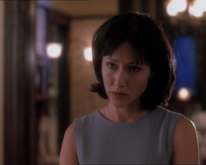 Charmed-Online_dot_net-1x01SomethingWiccaThisWayComes0503.jpg