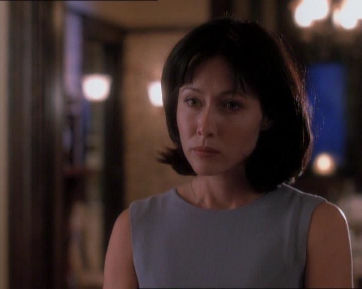 Charmed-Online_dot_net-1x01SomethingWiccaThisWayComes0507.jpg