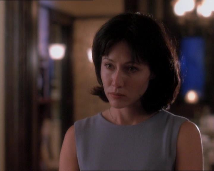 Charmed-Online_dot_net-1x01SomethingWiccaThisWayComes0511.jpg