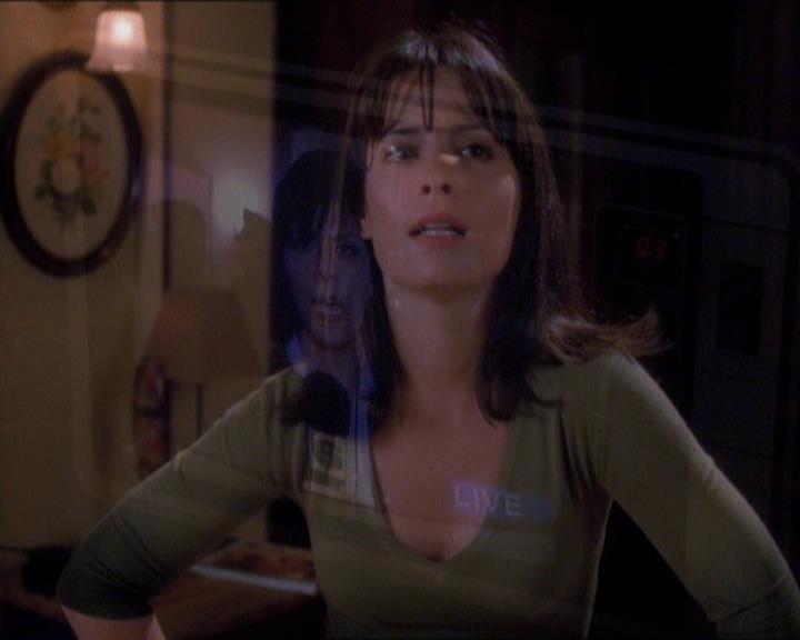 Charmed-Online_dot_net-1x01SomethingWiccaThisWayComes0522.jpg Charmed-Online_dot_net-1x01SomethingWiccaThisWayComes0522.jpg