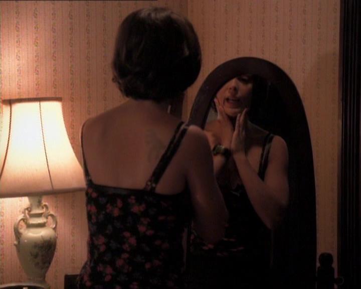 Charmed-Online_dot_net-1x01SomethingWiccaThisWayComes0534.jpg
