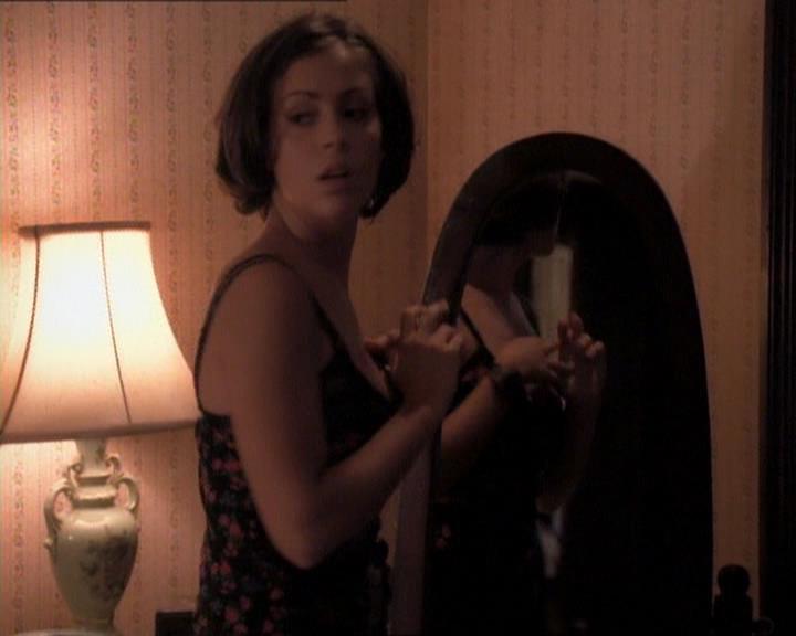 Charmed-Online_dot_net-1x01SomethingWiccaThisWayComes0535.jpg Charmed-Online_dot_net-1x01SomethingWiccaThisWayComes0535.jpg