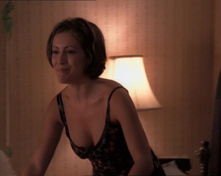 Charmed-Online_dot_net-1x01SomethingWiccaThisWayComes0538.jpg Charmed-Online_dot_net-1x01SomethingWiccaThisWayComes0538.jpg