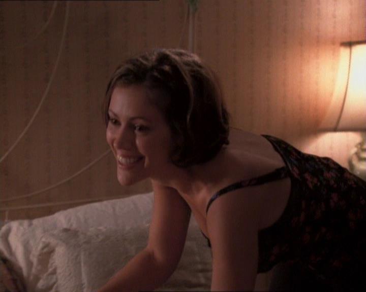 Charmed-Online_dot_net-1x01SomethingWiccaThisWayComes0539.jpg Charmed-Online_dot_net-1x01SomethingWiccaThisWayComes0539.jpg