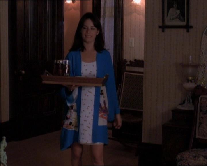 Charmed-Online_dot_net-1x01SomethingWiccaThisWayComes0540.jpg Charmed-Online_dot_net-1x01SomethingWiccaThisWayComes0540.jpg