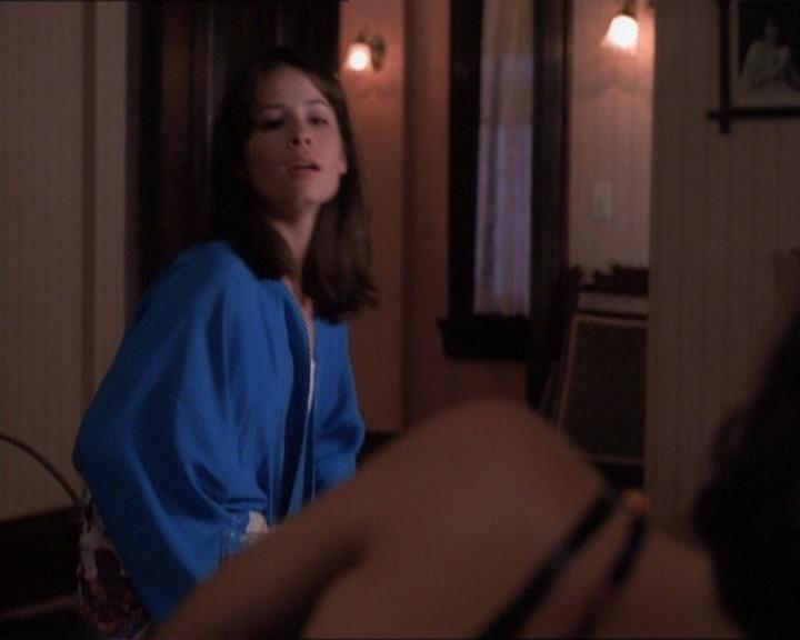 Charmed-Online_dot_net-1x01SomethingWiccaThisWayComes0551.jpg