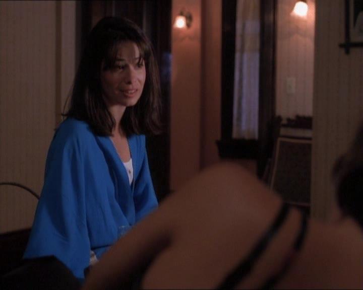 Charmed-Online_dot_net-1x01SomethingWiccaThisWayComes0576.jpg Charmed-Online_dot_net-1x01SomethingWiccaThisWayComes0576.jpg