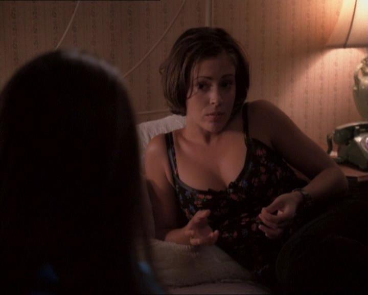 Charmed-Online_dot_net-1x01SomethingWiccaThisWayComes0579.jpg
