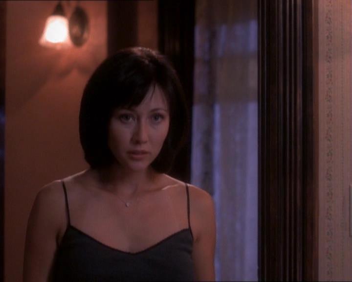 Charmed-Online_dot_net-1x01SomethingWiccaThisWayComes0588.jpg