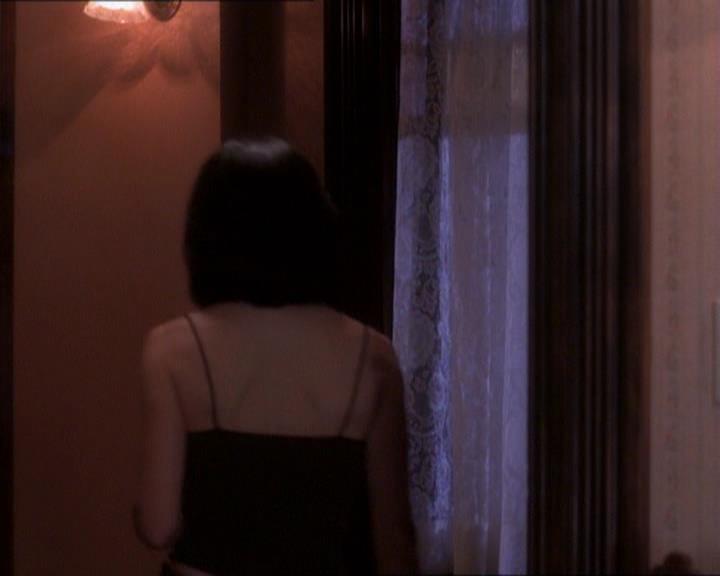 Charmed-Online_dot_net-1x01SomethingWiccaThisWayComes0590.jpg