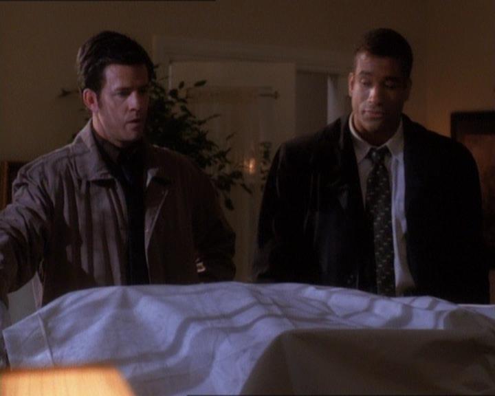 Charmed-Online_dot_net-1x01SomethingWiccaThisWayComes0601.jpg Charmed-Online_dot_net-1x01SomethingWiccaThisWayComes0601.jpg