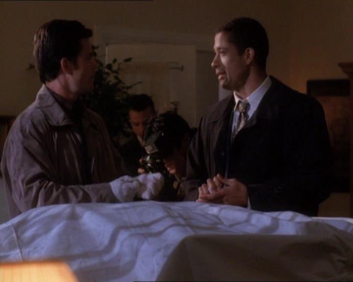 Charmed-Online_dot_net-1x01SomethingWiccaThisWayComes0605.jpg
