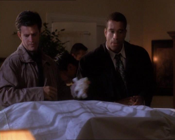 Charmed-Online_dot_net-1x01SomethingWiccaThisWayComes0607.jpg Charmed-Online_dot_net-1x01SomethingWiccaThisWayComes0607.jpg