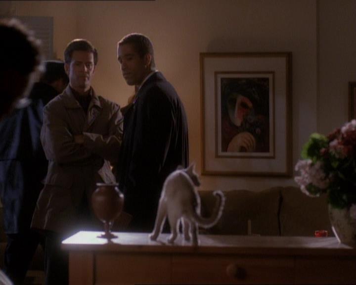 Charmed-Online_dot_net-1x01SomethingWiccaThisWayComes0643.jpg