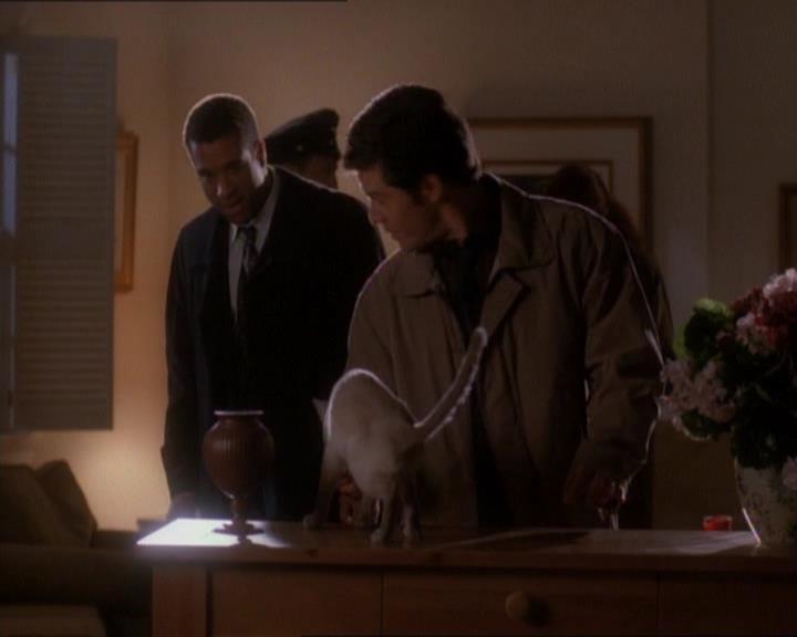 Charmed-Online_dot_net-1x01SomethingWiccaThisWayComes0647.jpg Charmed-Online_dot_net-1x01SomethingWiccaThisWayComes0647.jpg