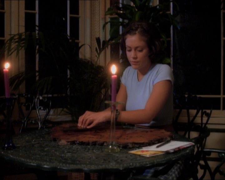 Charmed-Online_dot_net-1x01SomethingWiccaThisWayComes0690.jpg Charmed-Online_dot_net-1x01SomethingWiccaThisWayComes0690.jpg