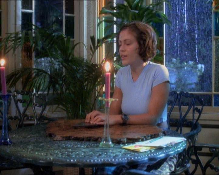 Charmed-Online_dot_net-1x01SomethingWiccaThisWayComes0691.jpg Charmed-Online_dot_net-1x01SomethingWiccaThisWayComes0691.jpg