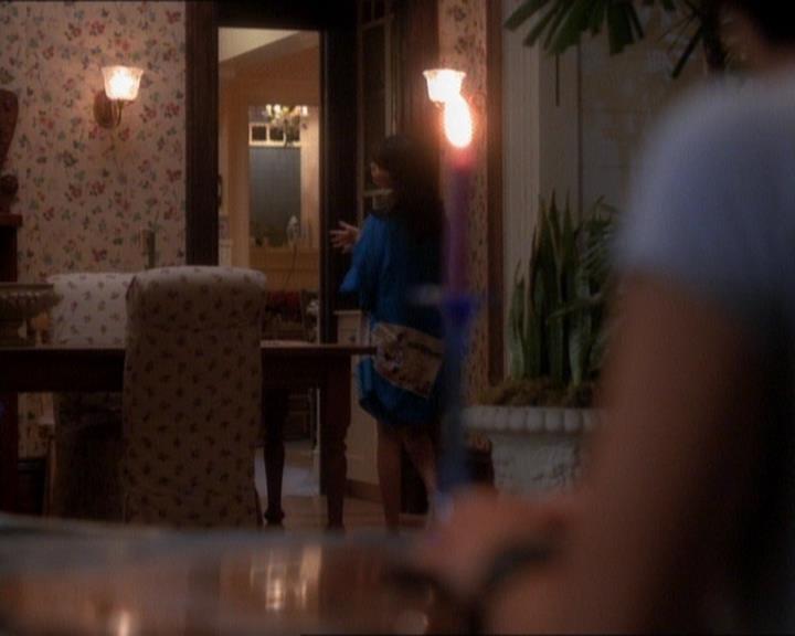 Charmed-Online_dot_net-1x01SomethingWiccaThisWayComes0694.jpg Charmed-Online_dot_net-1x01SomethingWiccaThisWayComes0694.jpg