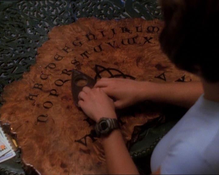 Charmed-Online_dot_net-1x01SomethingWiccaThisWayComes0701.jpg