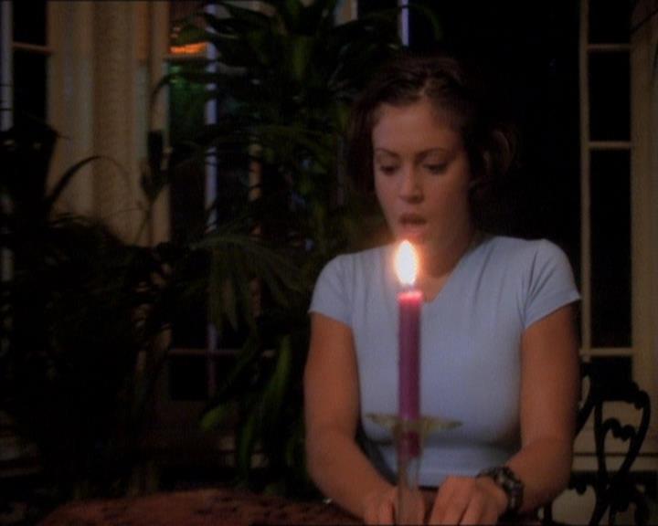 Charmed-Online_dot_net-1x01SomethingWiccaThisWayComes0703.jpg