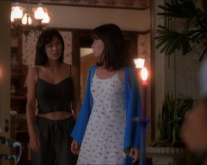Charmed-Online_dot_net-1x01SomethingWiccaThisWayComes0711.jpg Charmed-Online_dot_net-1x01SomethingWiccaThisWayComes0711.jpg