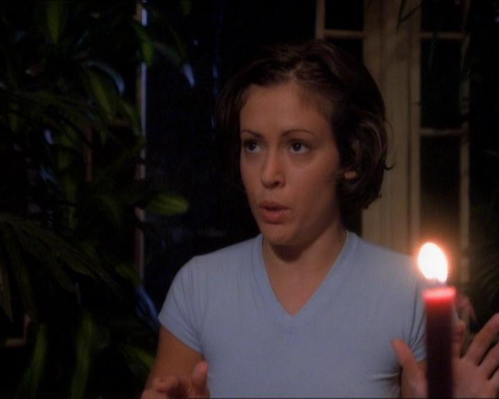 Charmed-Online_dot_net-1x01SomethingWiccaThisWayComes0713.jpg