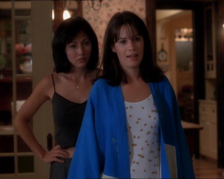 Charmed-Online_dot_net-1x01SomethingWiccaThisWayComes0714.jpg