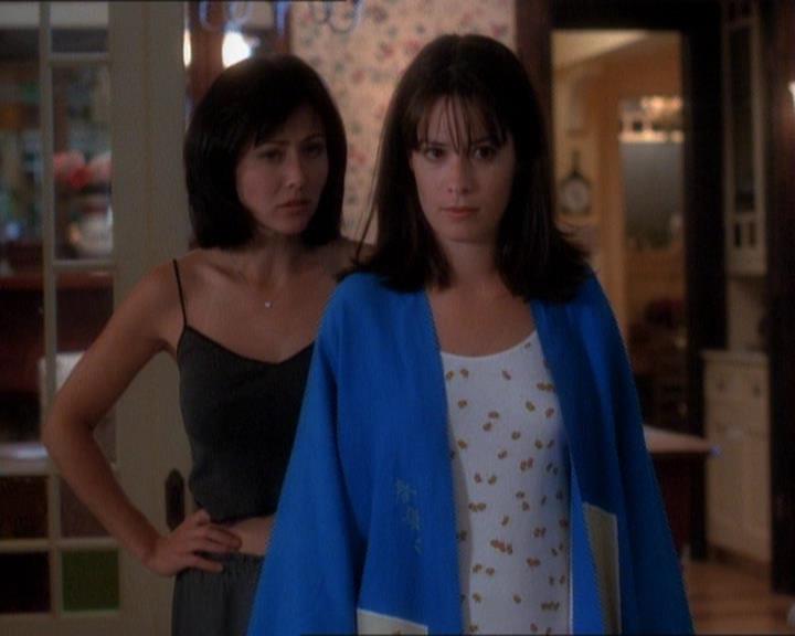 Charmed-Online_dot_net-1x01SomethingWiccaThisWayComes0721.jpg Charmed-Online_dot_net-1x01SomethingWiccaThisWayComes0721.jpg