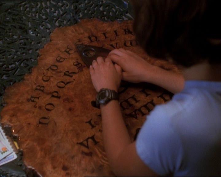 Charmed-Online_dot_net-1x01SomethingWiccaThisWayComes0725.jpg Charmed-Online_dot_net-1x01SomethingWiccaThisWayComes0725.jpg