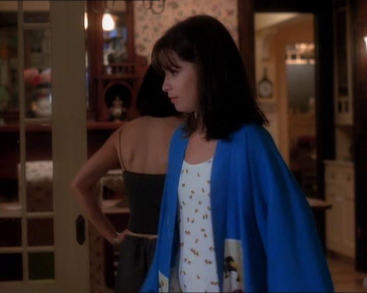 Charmed-Online_dot_net-1x01SomethingWiccaThisWayComes0728.jpg