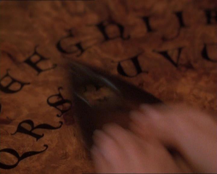 Charmed-Online_dot_net-1x01SomethingWiccaThisWayComes0729.jpg Charmed-Online_dot_net-1x01SomethingWiccaThisWayComes0729.jpg