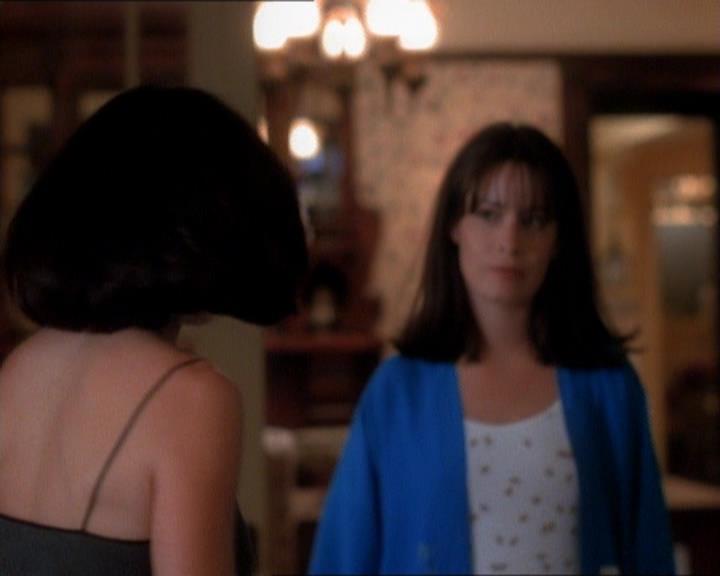Charmed-Online_dot_net-1x01SomethingWiccaThisWayComes0738.jpg Charmed-Online_dot_net-1x01SomethingWiccaThisWayComes0738.jpg