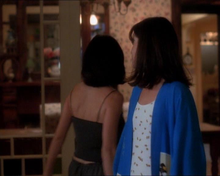Charmed-Online_dot_net-1x01SomethingWiccaThisWayComes0739.jpg