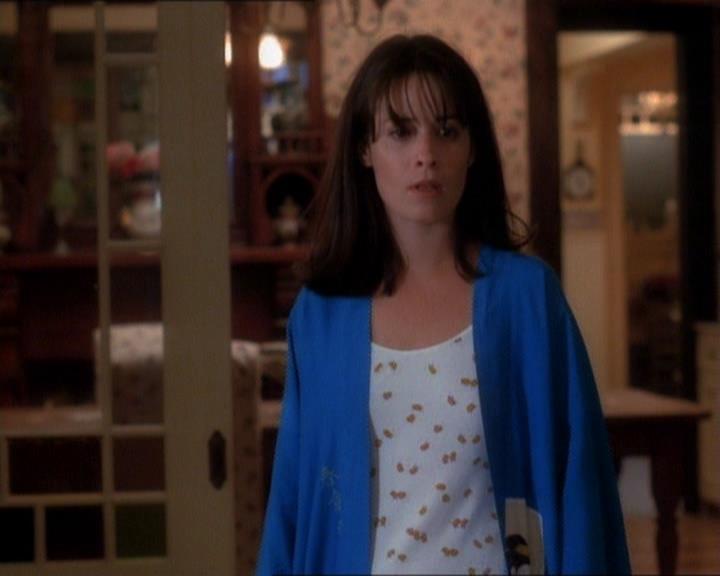 Charmed-Online_dot_net-1x01SomethingWiccaThisWayComes0743.jpg