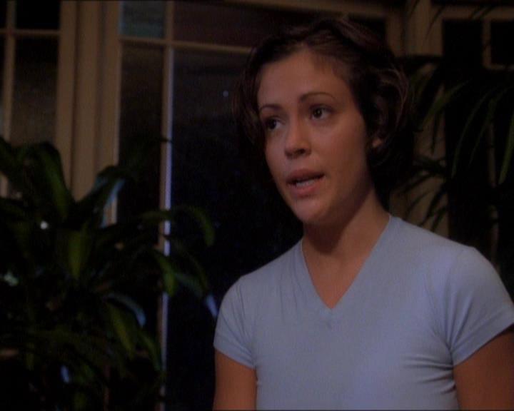 Charmed-Online_dot_net-1x01SomethingWiccaThisWayComes0744.jpg Charmed-Online_dot_net-1x01SomethingWiccaThisWayComes0744.jpg