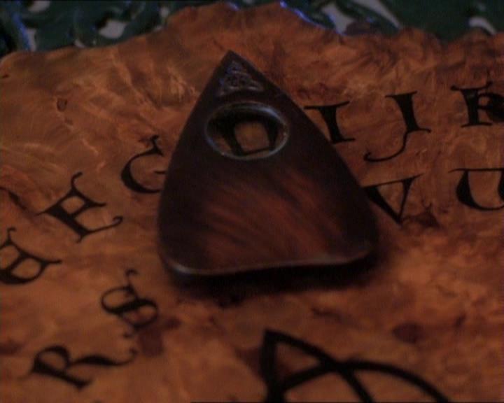 Charmed-Online_dot_net-1x01SomethingWiccaThisWayComes0748.jpg Charmed-Online_dot_net-1x01SomethingWiccaThisWayComes0748.jpg