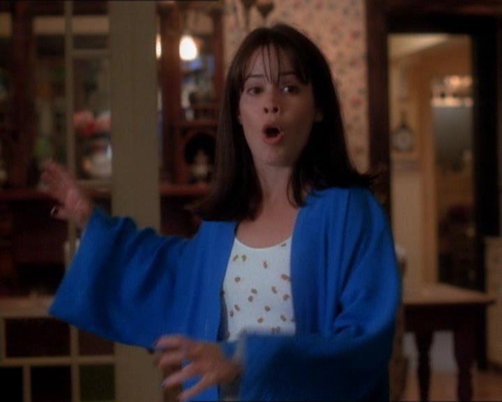 Charmed-Online_dot_net-1x01SomethingWiccaThisWayComes0749.jpg