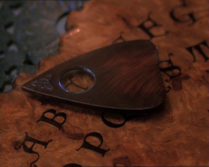 Charmed-Online_dot_net-1x01SomethingWiccaThisWayComes0751.jpg Charmed-Online_dot_net-1x01SomethingWiccaThisWayComes0751.jpg