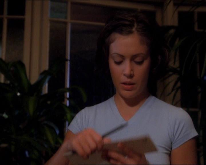 Charmed-Online_dot_net-1x01SomethingWiccaThisWayComes0752.jpg