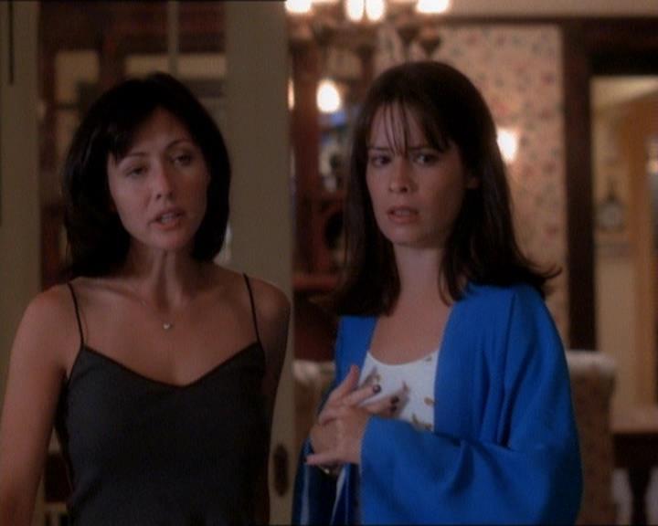Charmed-Online_dot_net-1x01SomethingWiccaThisWayComes0753.jpg Charmed-Online_dot_net-1x01SomethingWiccaThisWayComes0753.jpg