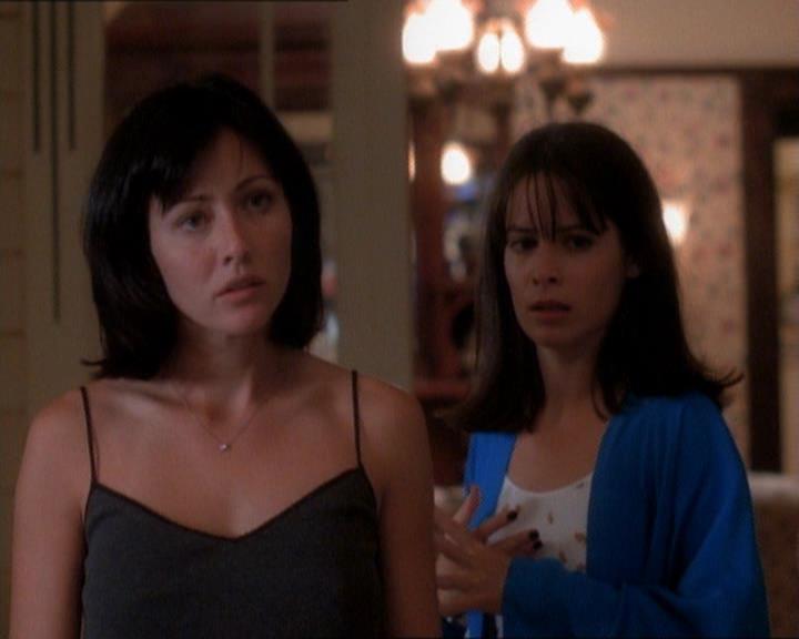 Charmed-Online_dot_net-1x01SomethingWiccaThisWayComes0755.jpg Charmed-Online_dot_net-1x01SomethingWiccaThisWayComes0755.jpg