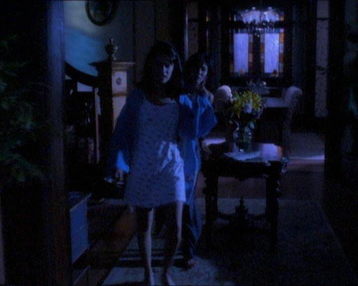 Charmed-Online_dot_net-1x01SomethingWiccaThisWayComes0768.jpg Charmed-Online_dot_net-1x01SomethingWiccaThisWayComes0768.jpg